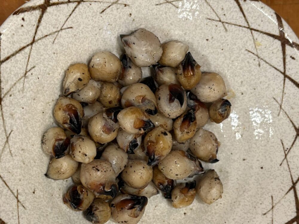 希少部位であるイカのくちばし（イカトンビ）を串焼きにした一品