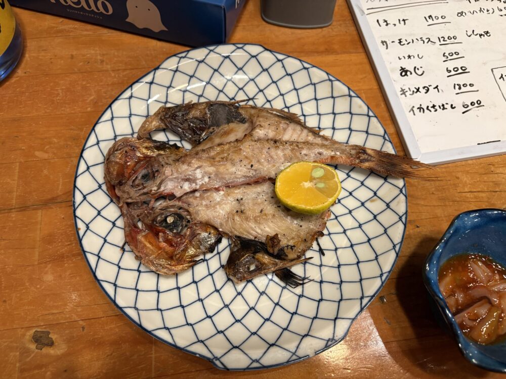 沼津産の脂が乗った金目鯛の干物を香ばしく焼き上げた一皿