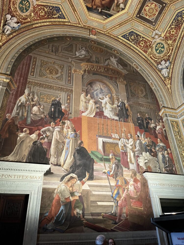 ラファエロの間に描かれたカール大帝の戴冠を表す歴史的壁画