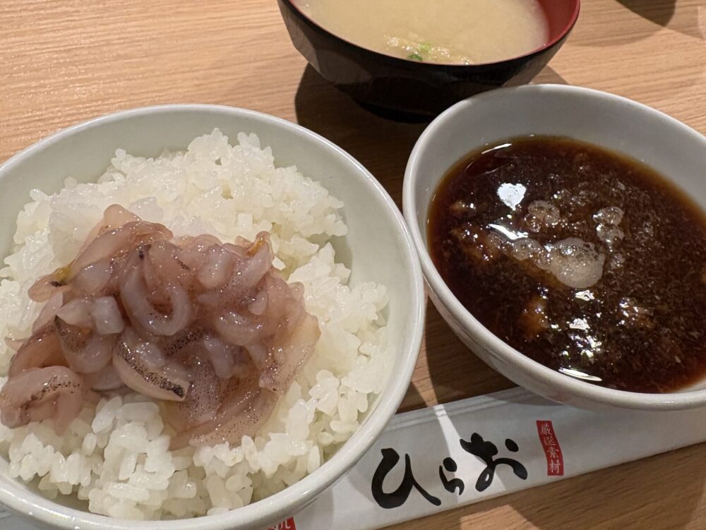 柚子の香りが食欲をそそる、天ぷらひらお名物の「いかの塩辛」