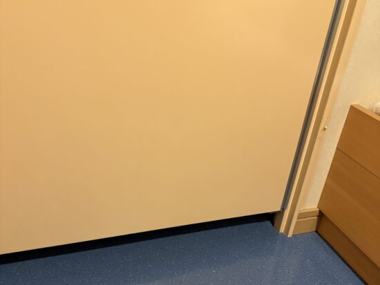 東京九州フェリーツーリストS客室のドア下の隙間 防音性の参考