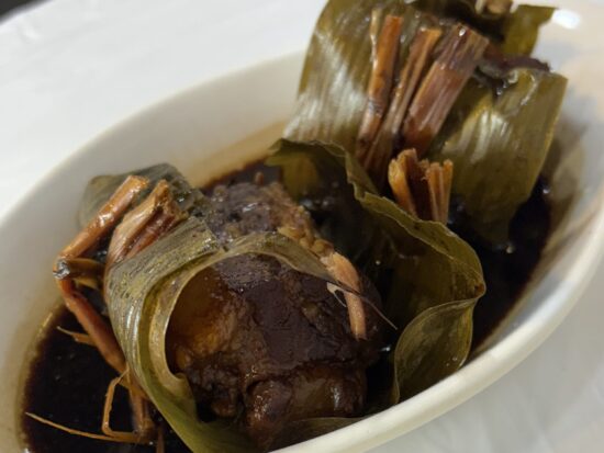 笹の葉で包まれた朱家角の煮豚