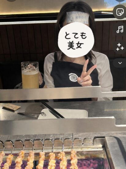 冷えピタを貼って待ち時間を過ごす様子