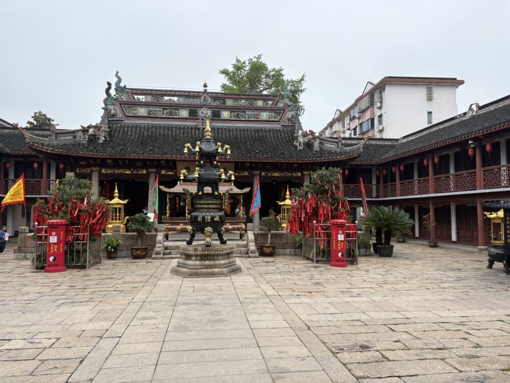 朱家角の城隍廟の内部