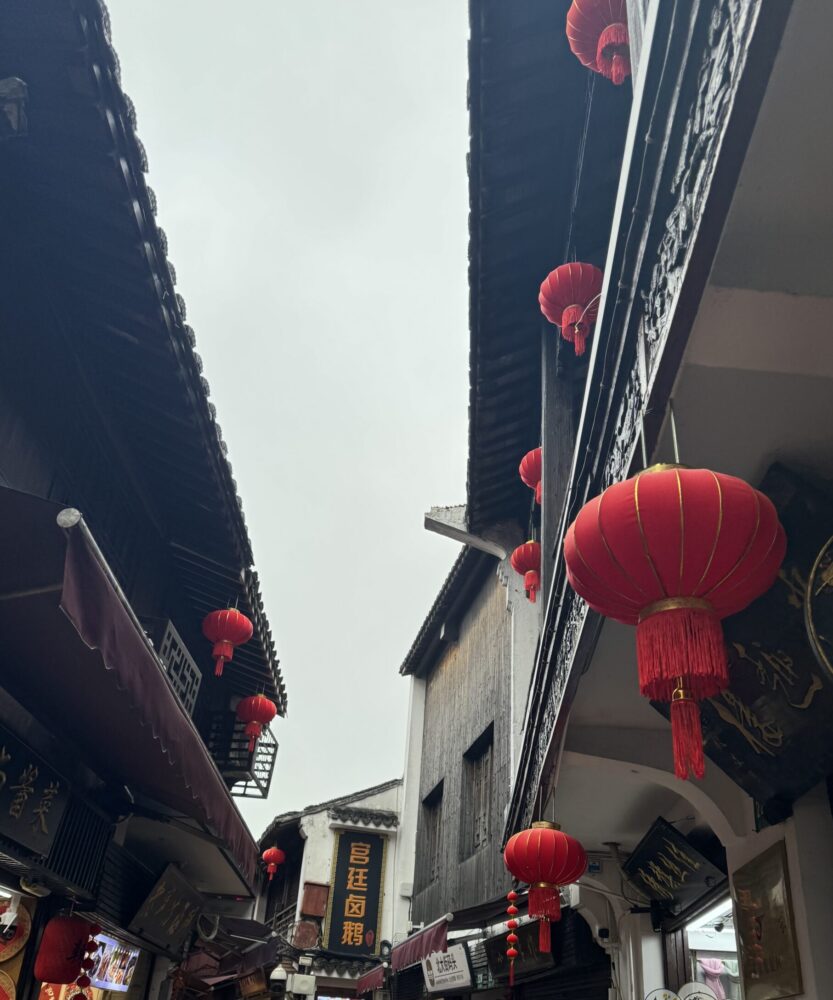北大街朱家角の水郷の街並み