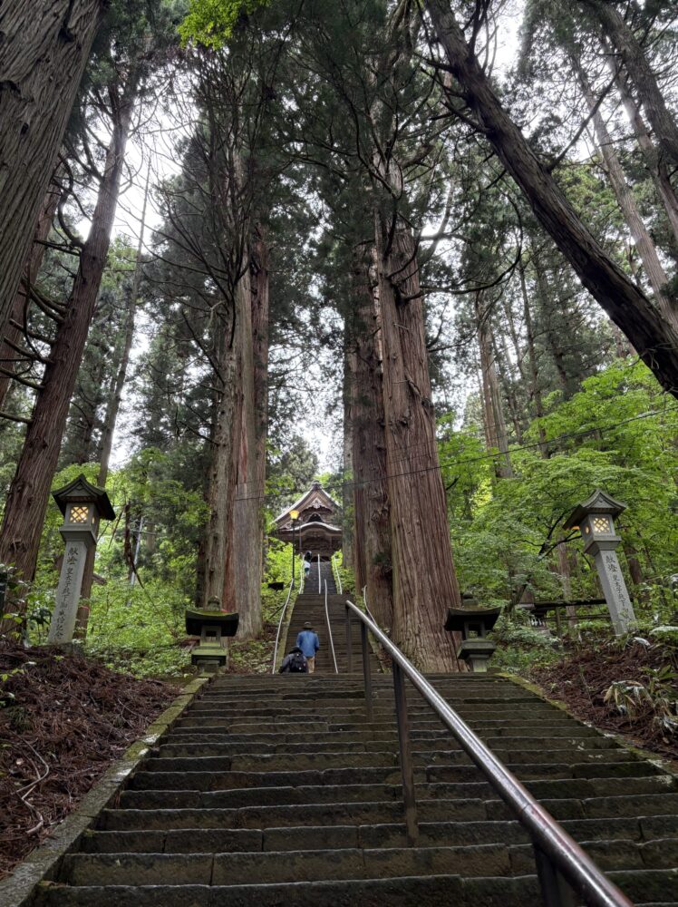 戸隠神社宝光社へ続く270段の階段