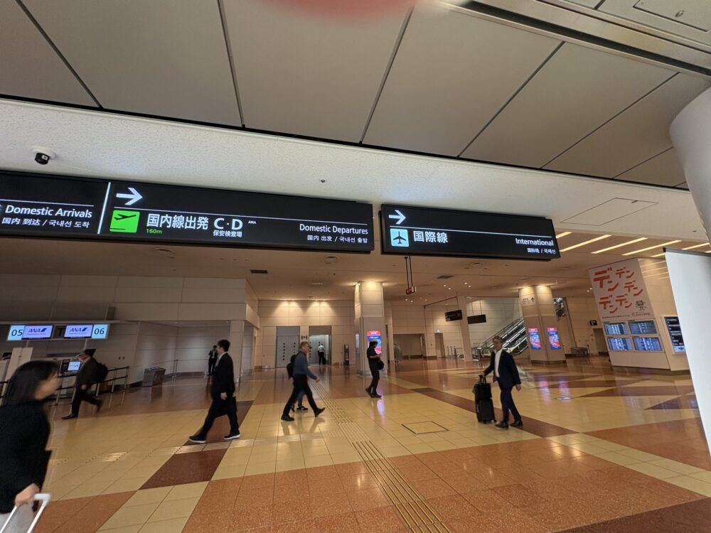 羽田空港第2ターミナル国際線の案内表示