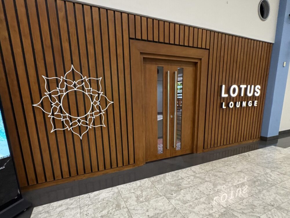 コロンボ空港Lotus Loungeの入口外観