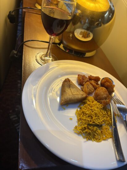 Lotus Loungeで食べたビリヤニとサモサ