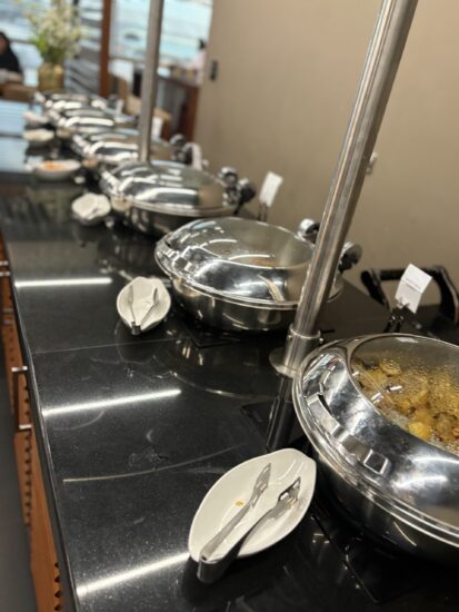 Lotus Loungeのビュッフェ料理コーナー