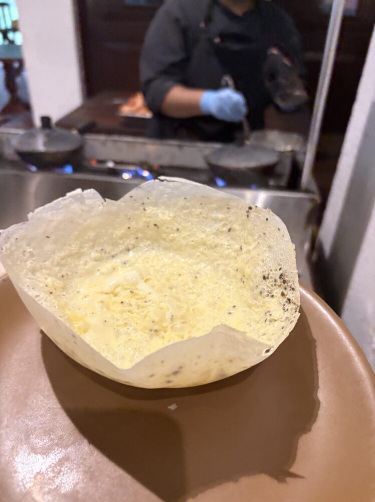 ライブキッチンで焼きたてのホッパー