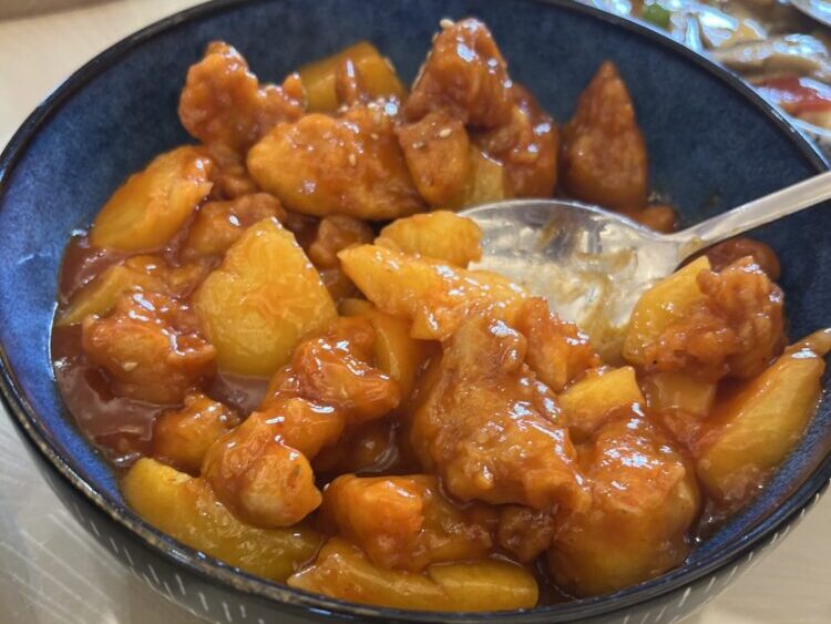厚揚げのような食材を使った酢豚風の精進料理