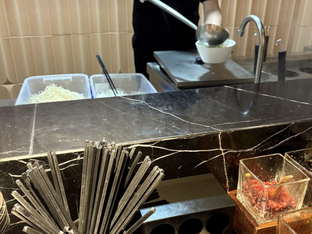 アトゥールホテルの朝食ヌードルバー