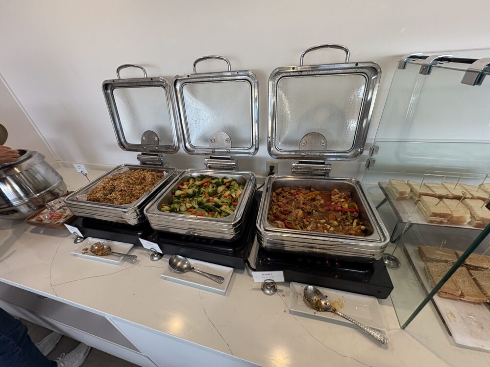ChinaAirlinesLoungeに並ぶ食べ物