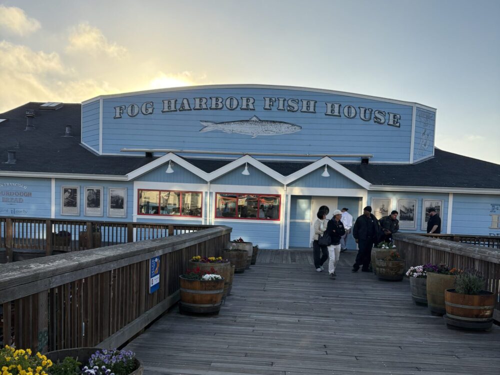 Fog Harbor Fish House外観