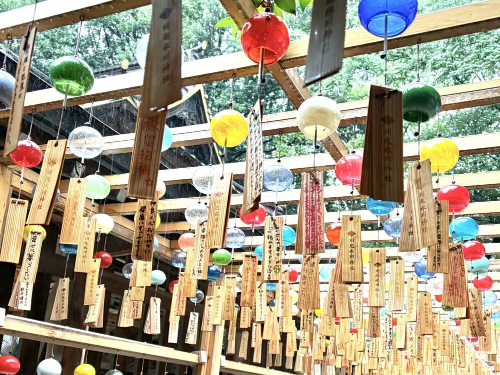 川越氷川神社に並ぶ縁むすび風鈴