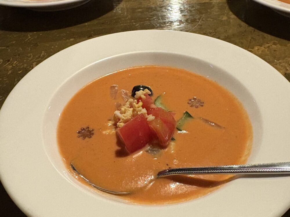 すぺいん亭のパエリアランチのガスパチョ