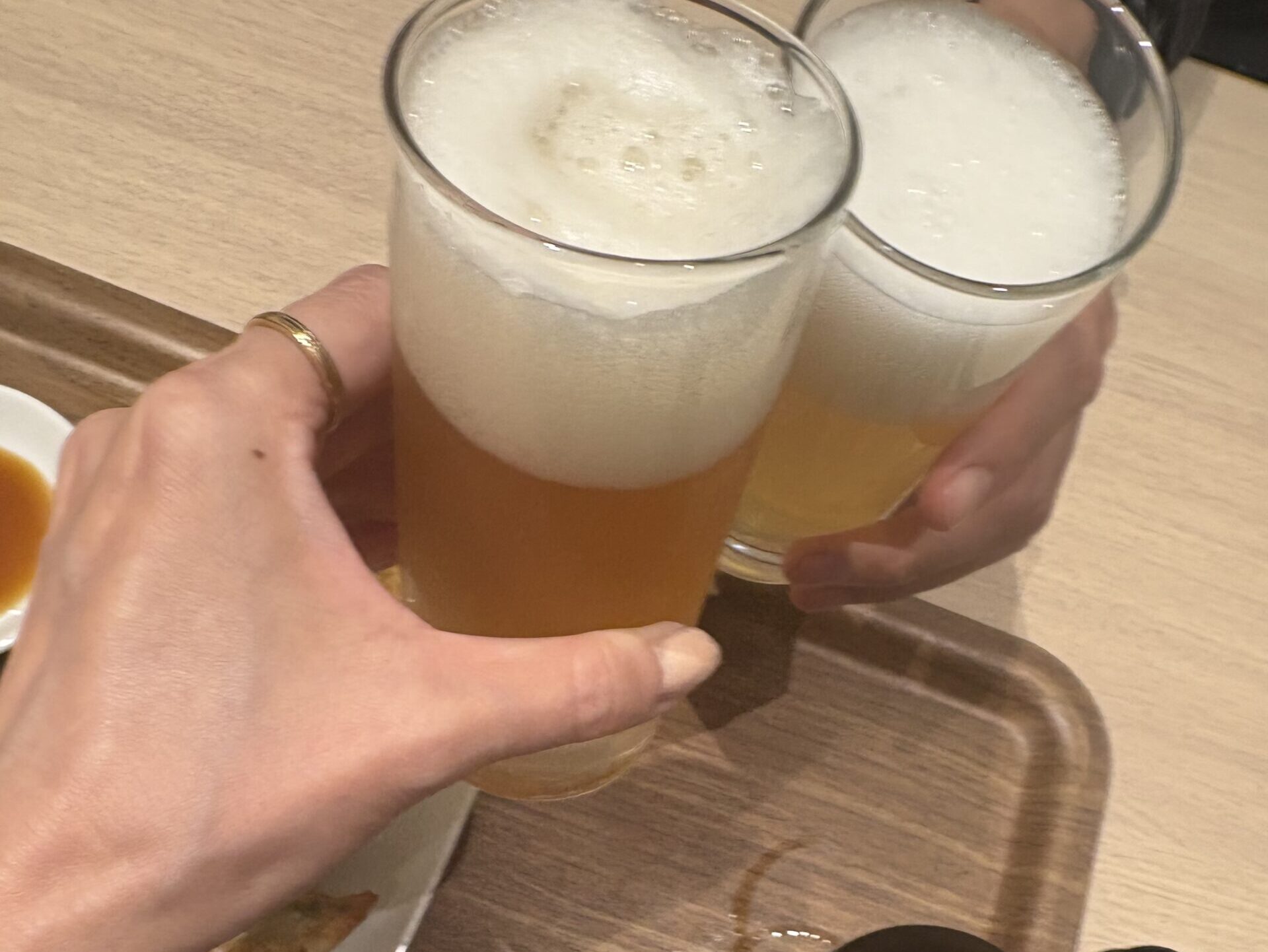 成田空港で友達とビールで乾杯できました