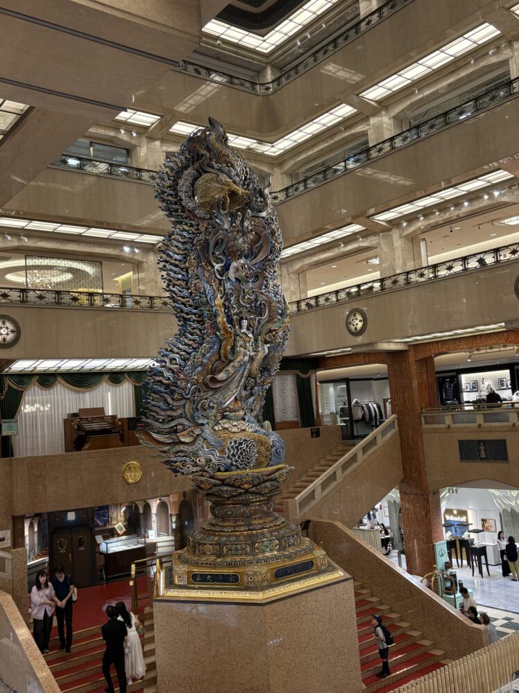 日本橋三越本店の2階から見た天女像