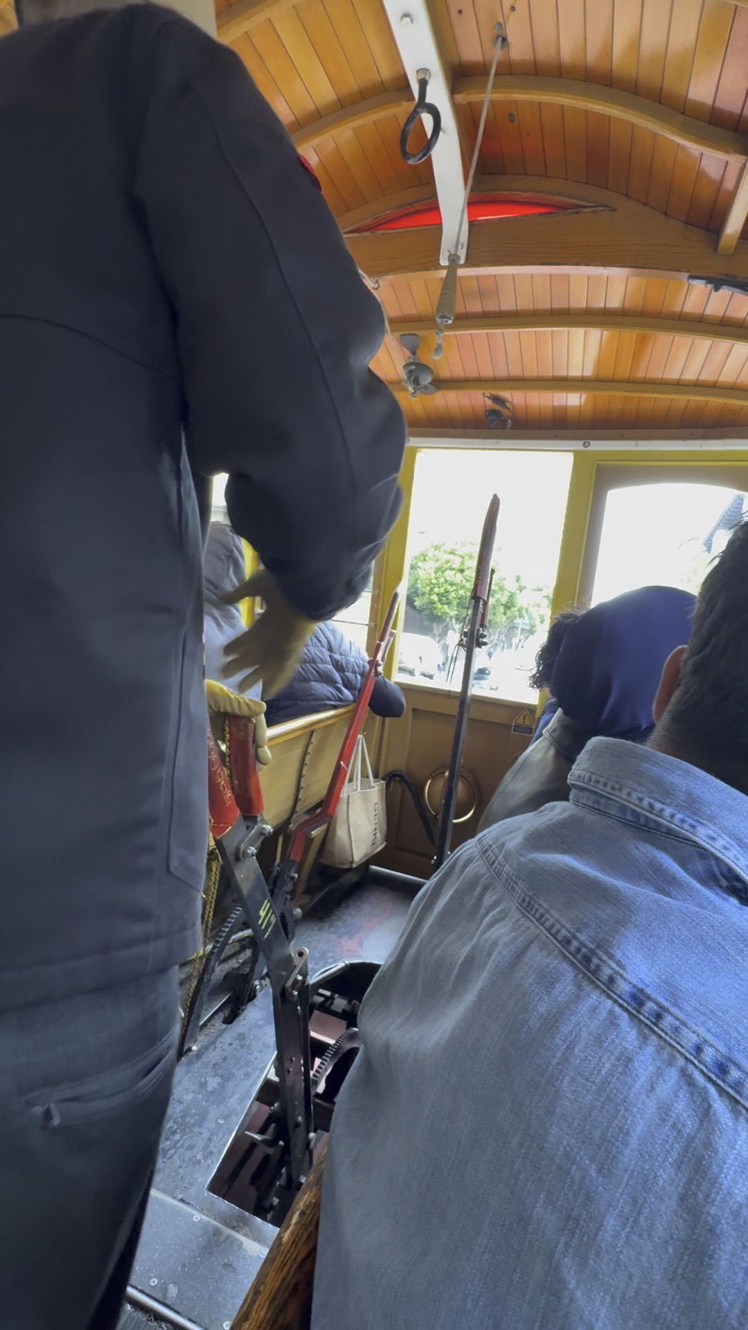 サンフランシスコのケーブルカーの運転手 重労働