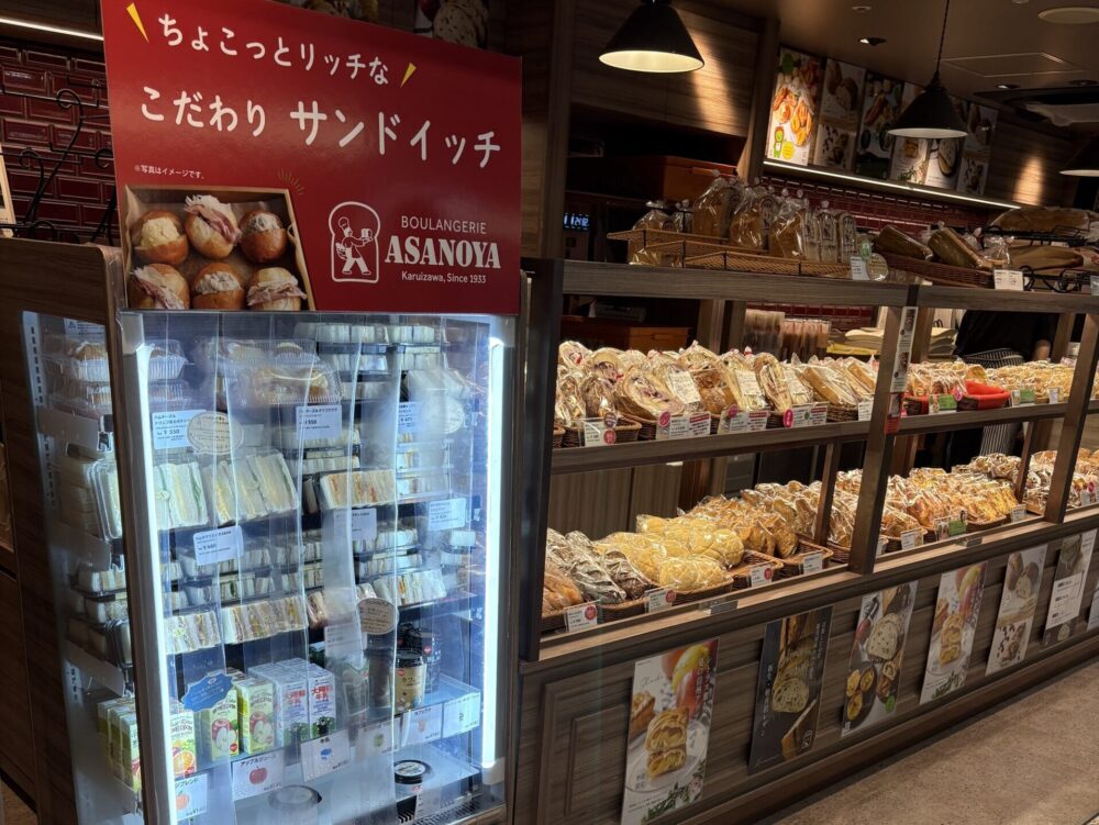 新宿駅構内のパン店あさのや