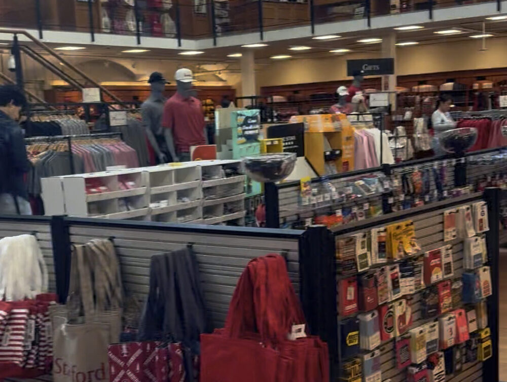 スタンフォード大学のBook Centerの店内