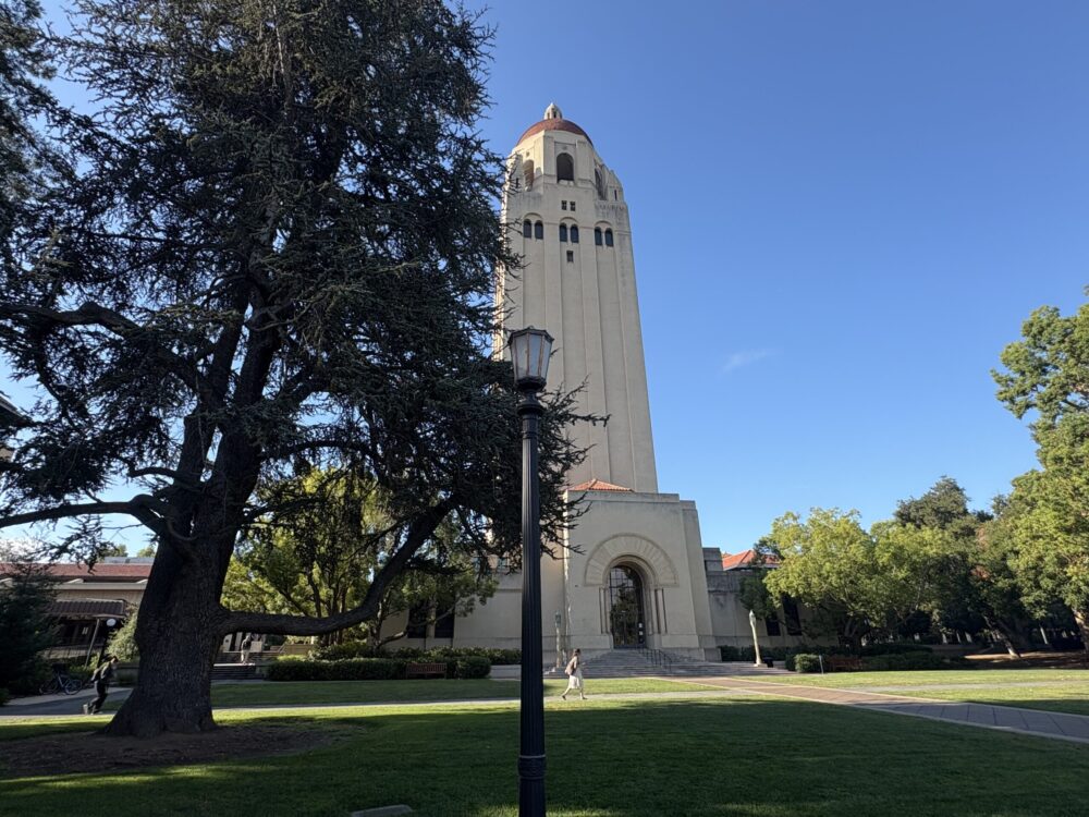 スタンフォード大学Hoover Towerの外観