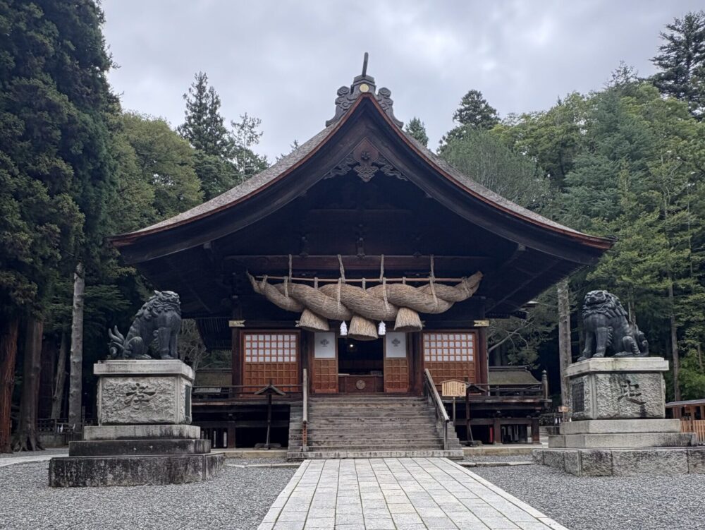 諏訪大社下社秋宮の神楽殿