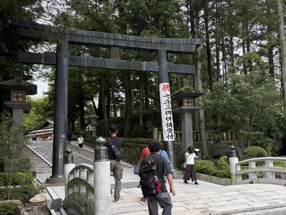 諏訪大社下社秋宮の鳥居