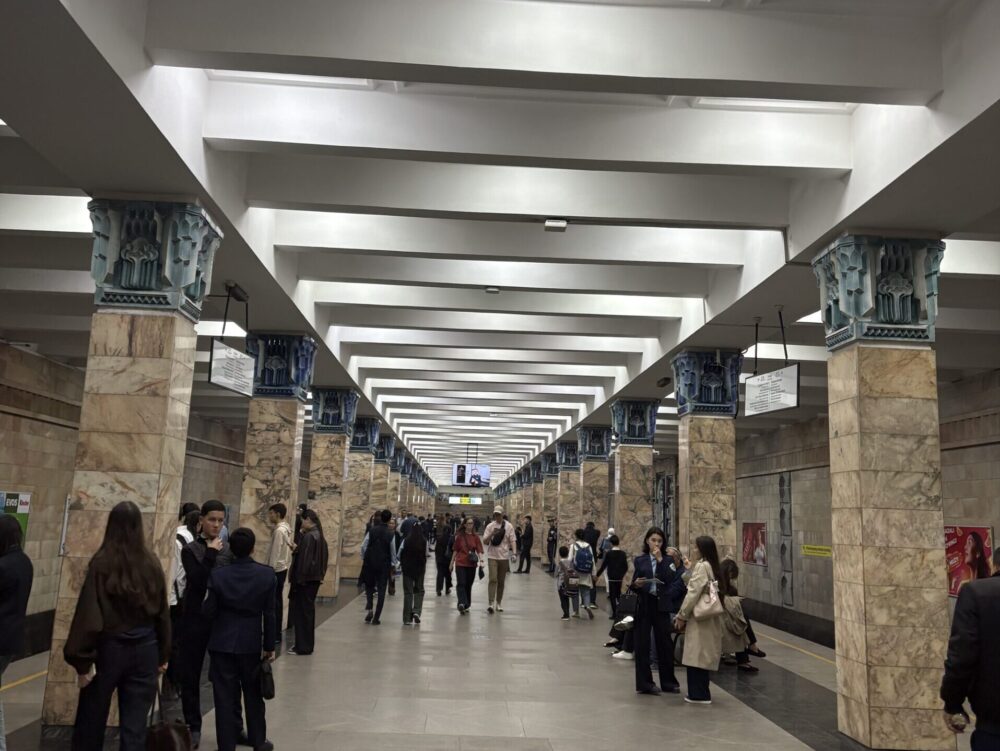 タシケント地下鉄のタシケント駅にある柱の装飾